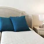 El Greco & Fira (Santorini)